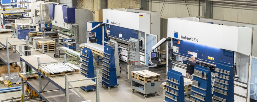 Production hall for reshaping